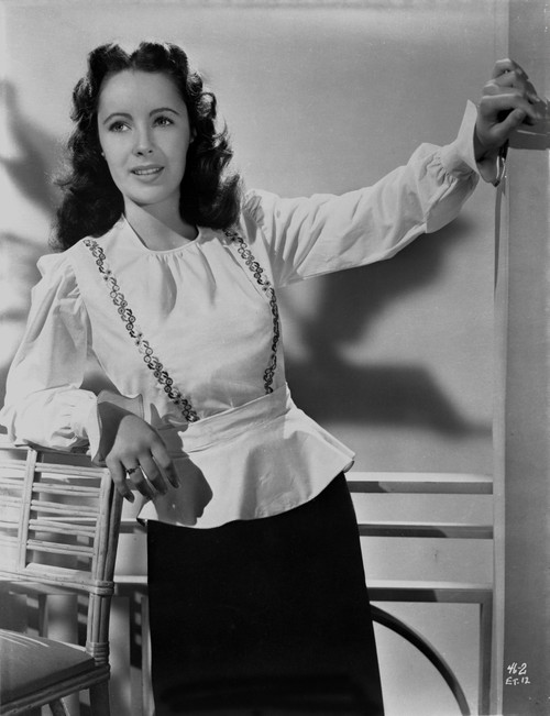 Elizabeth Taylor Leaning Pose in Classic Portrait Photo Print - Item # VARCEL708291