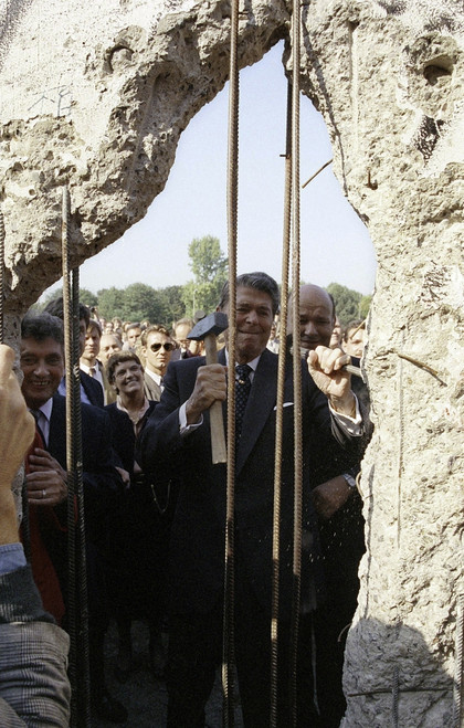 President Ronald Reagan visiting the Berlin Wall near the Brandenburg Gate Photo Print (8 x 10)