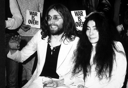 John Lennon and Yoko Ono Photo Print - Item # VARGLP347119