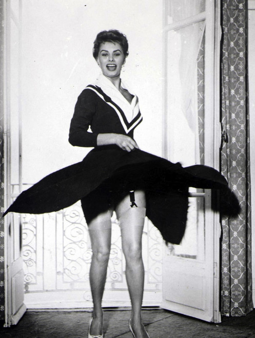 Sophia Loren twirling Photo Print (8 x 10)