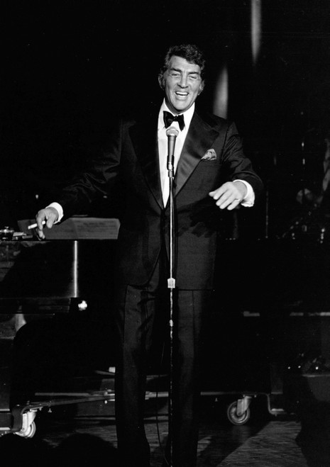 Dean Martin performing Photo Print (8 x 10)