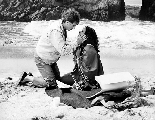 Film still of Elizabeth Taylor and Richard Burton in The Sandpiper Photo Print (10 x 8)