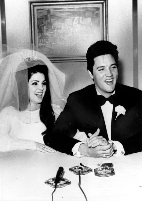 Elvis and Priscilla Presley smiling at their wedding Photo Print (8 x 10)