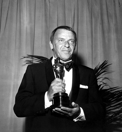 Frank Sinatra holding an Oscar trophy Photo Print (8 x 10)