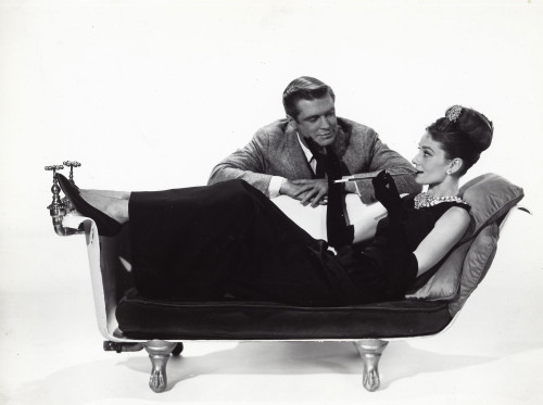 A publicity still of Audrey Hepburn and George Peppard in Breakfast At Tiffanys Photo Print (10 x 8)