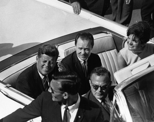 John F Kennedy and Jackie Kennedy in a car Photo Print (10 x 8)