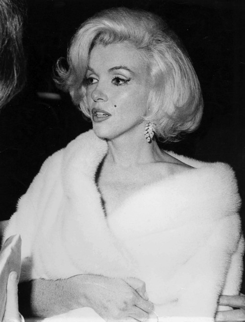 Marilyn Monroe wearing a fur stole Photo Print - Item # VARGLP369471