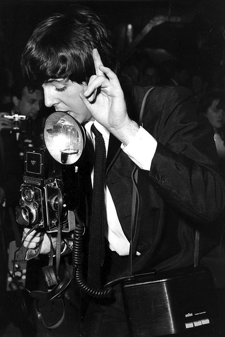 Paul McCartney taking a photograph Photo Print (8 x 10)