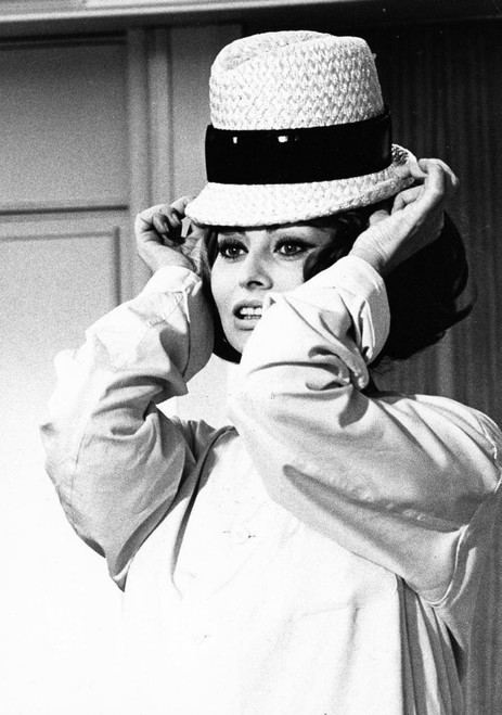 Sophia Loren wearing a hat Photo Print (8 x 10)