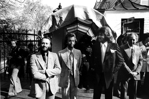 the Bee Gees at a mansion Photo Print (10 x 8)