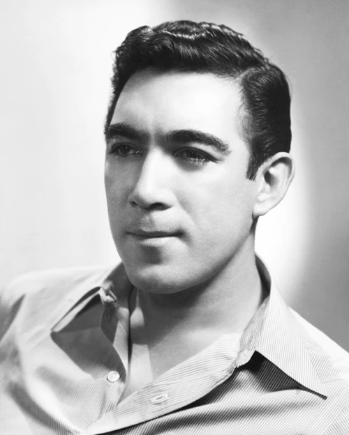 Anthony Quinn 1940S Photo Print