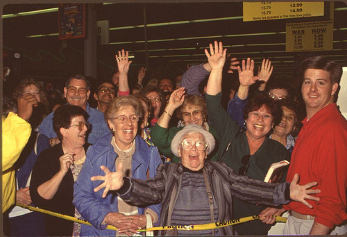 Roseanne Fans At Roseanne Barr Book Signing Photo Print - Item # CPA3586