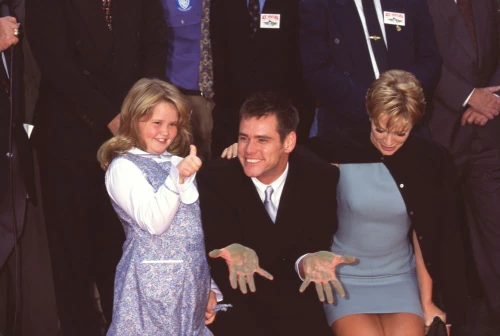 Jane Carrey Giving Thumbs Up At Jim Carrey'S Footprints Ceremony Photo Print