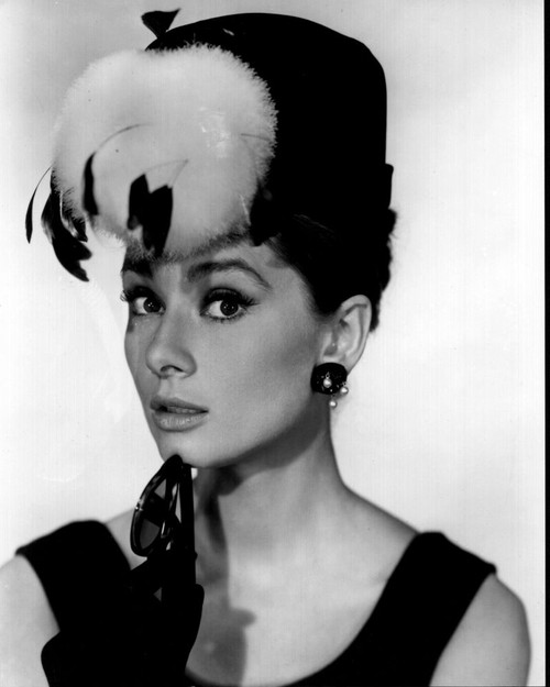 Audrey Hepburn Wearing Hat With Feathers For Breakfast At Tiffany'S Black And White Photo Print