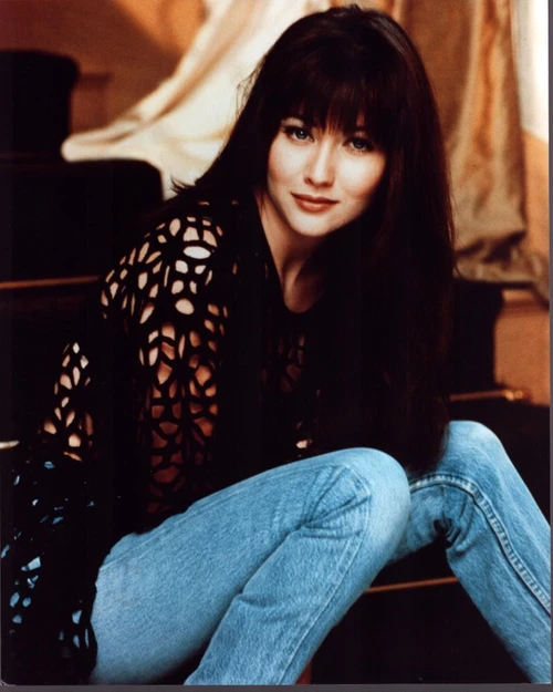 Shannen Doherty In Jeans And Crochet Sweater Photo Print