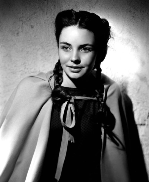 Jennifer Jones In Costume For The Song Of Bernadette 1943. Tm And Copyright ?? 20Th Century Fox Film Corp. All Rights Reserved. Courtesy: Everett Collection. Photo Print - Item # VAREVCPBDJEJOEC008H