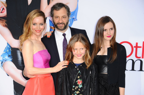 Photo: Judd Apatow and Leslie Mann and their daughters attend the This Is  40 premiere in Los Angeles - LAP2012121242 