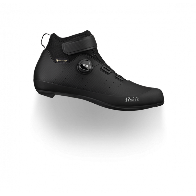 Tempo Artica GTX is fizik's road- specific winter shoe, insulated with a fleeced lining for extra warmth, breathable and waterproof thanks to an advanced GORE-TEX membrane.