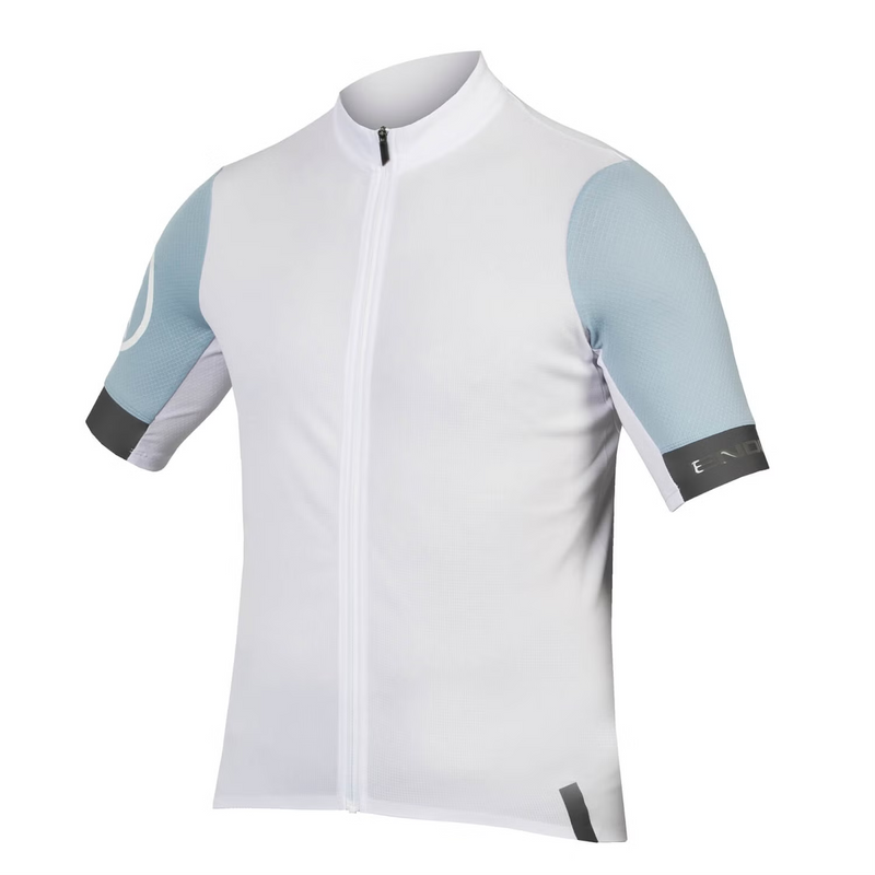 The FS260 Short Sleeve Jersey stays true to the FS260 ethos, of highly functional, no nonsense kit. The classic go-to jersey has been updated with new and improved fabrics and a new pocket system, tailored to excel on every big day out on the roads.