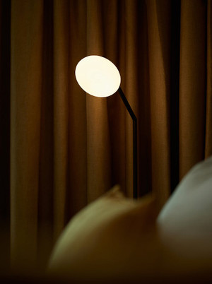 Flow vloerlamp G9 brons met opaal glas