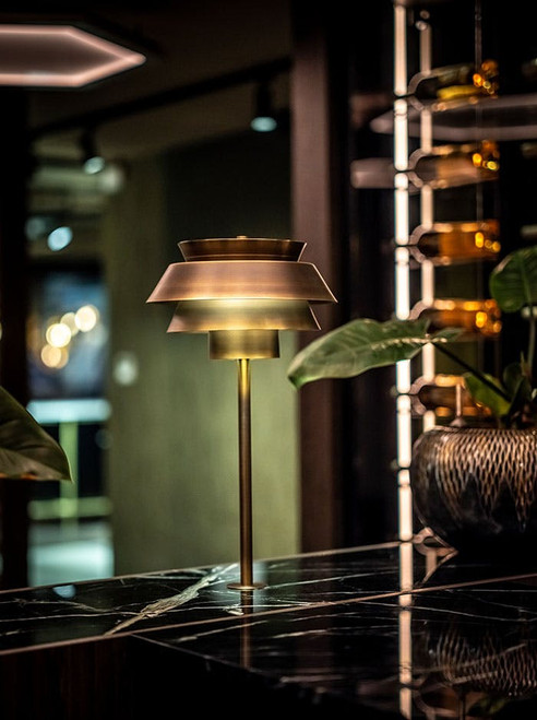 Void tafellamp brons