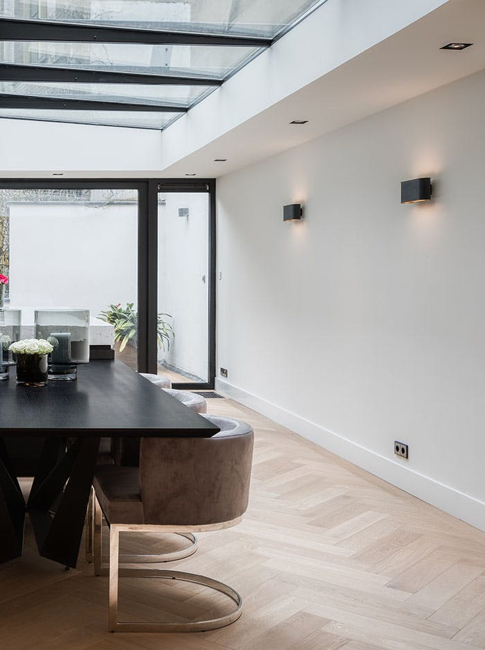 Hicks wide wandlamp messing ontworpen door Hip Studio