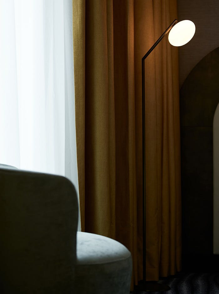 Flow vloerlamp G9 zwart met smoke glas