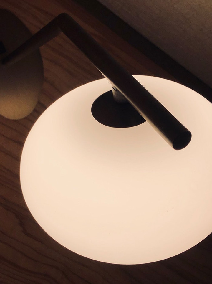 Flow tafellamp G9 brons met opaal glas