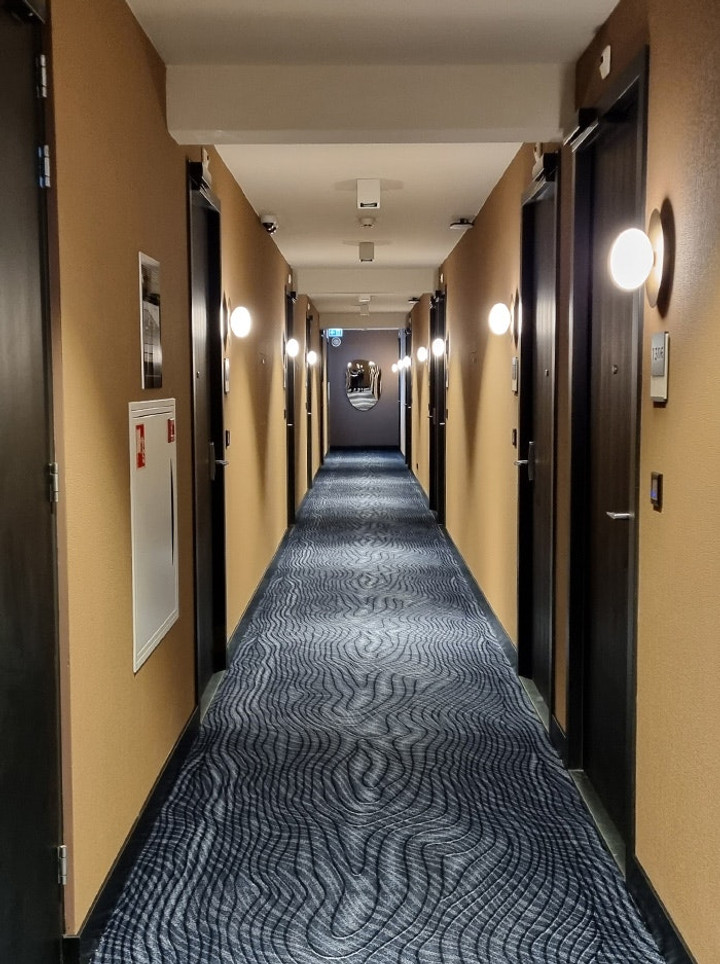 Flow wandlamp G9 brons met opaal glas