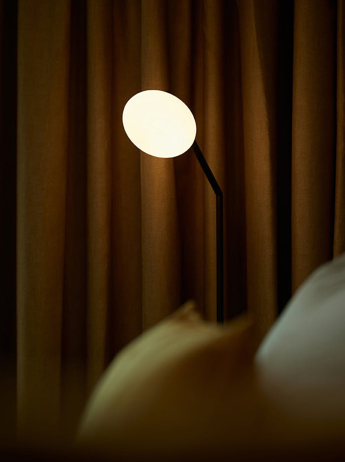 Flow vloerlamp G9 brons met opaal glas