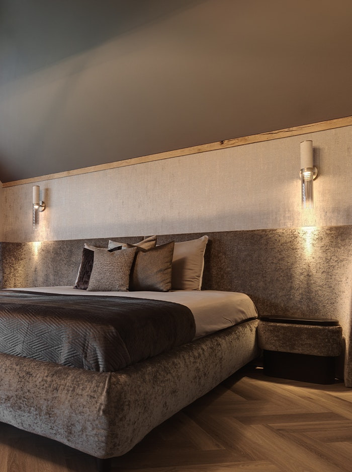 Infinito wandlamp brons ontworpen door Marcel Wolterinck