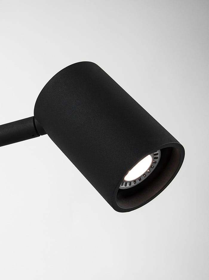 Tribe vloerlamp zwart ontworpen door Piet Boon