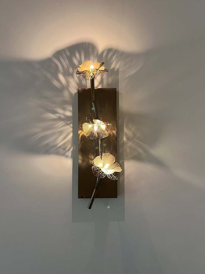 Hortense wandlamp 3-lichts brons ontworpen door Annet van Egmond
