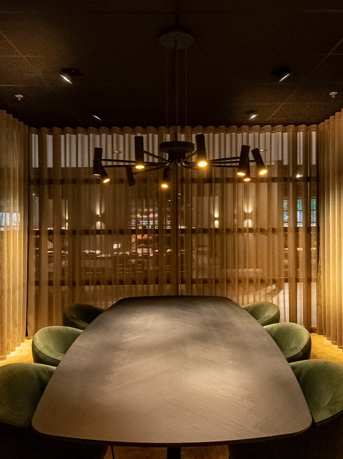Hicks kroonluchter 10-lichts zwart ontworpen door Hip Studio
