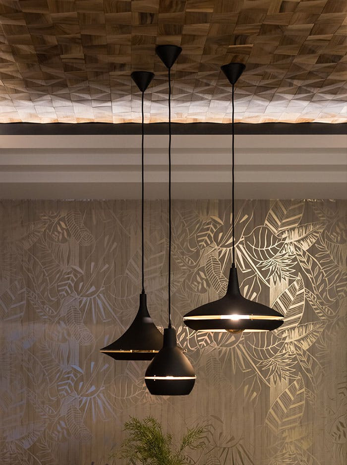 Sliced hanglamp large zwart/goud ontworpen door Peter Kos
