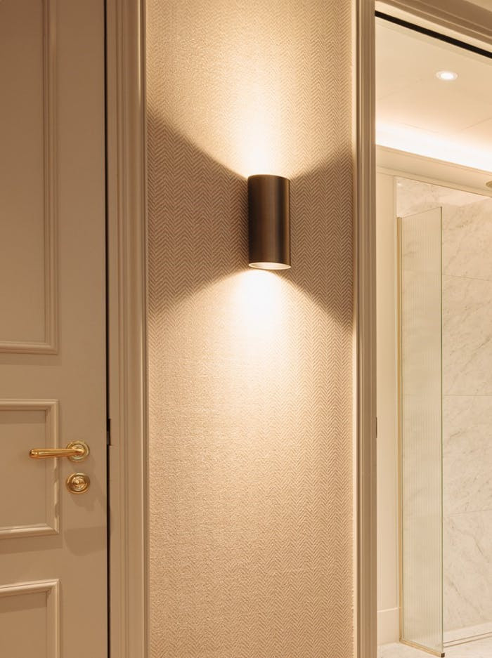 Gable wandlamp brons ontworpen door Eric Kuster