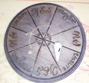 Small Pendulum Spirit board SET in AGED WOOD Small Pendulum Spirit board SET in AGED WOOD