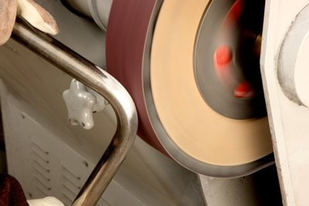 3M Cloth Belt 370DZ, P120 Y-weight, 37 in x 60 in, Film-lok,
Single-flex, 5 ea/Case