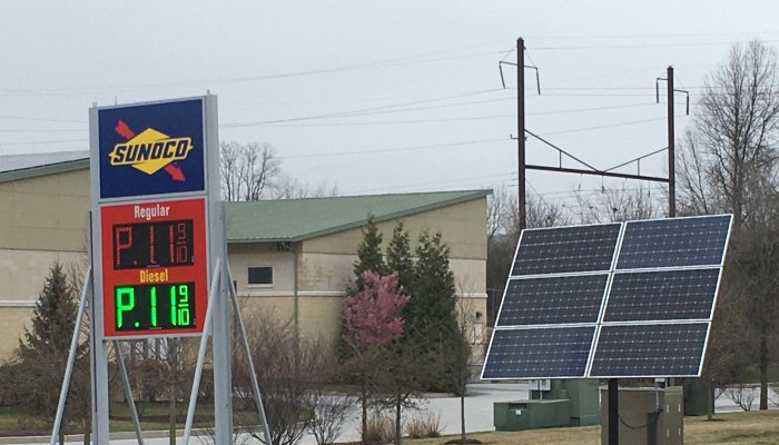 Pole-mounted solar pv array