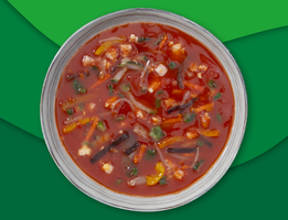 Chinese tomatenmaaltijdsoep met stukjes kip