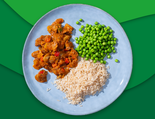 Rundergoulash met volkoren rijst en doperwten