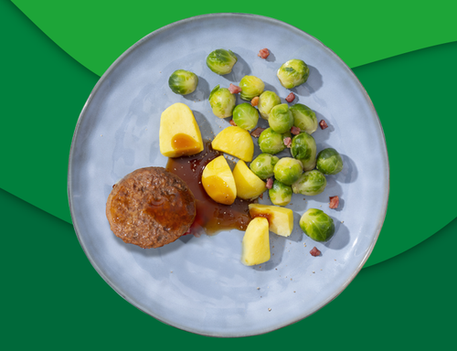 Twentse gehaktbal met jus, aardappelen en spruiten