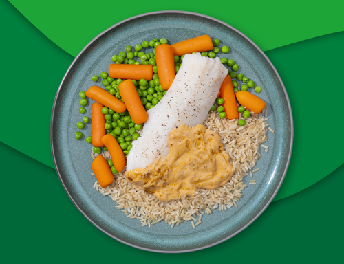 Wijtingfilet met rode pestosaus, rijst en wortelen met doperwten