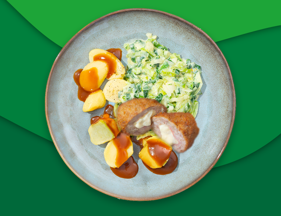 Kipgehakt cordon blue met gekookte aardappelen en prei à la crème