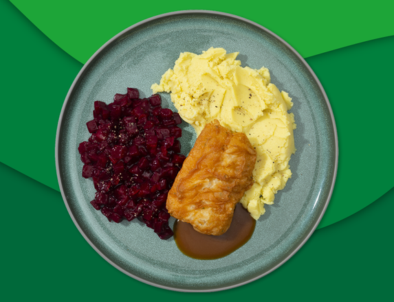 Gebakken lekkerbek met jus, aardappelpuree en rode bieten