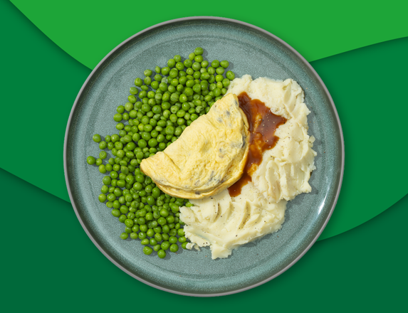 Omelet champignons met jus, aardappelpuree en doperwten