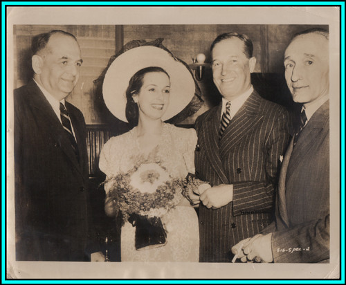 MARCELLE DERRIEN & MAURICE CHEVALIER in "Man About Town" - Original Vintage Photo 1947