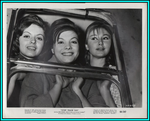 MARIA PIA LUZI & ANNIE GORASSINI in "Stop Train 349" - Original Vintage Photo - 1963