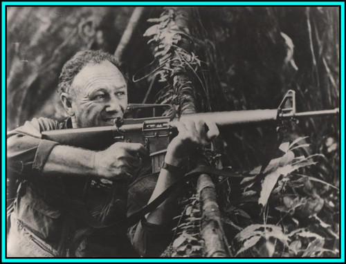 GENE HACKMAN in "Bat 21" - Original Vintage Photograph - 1988