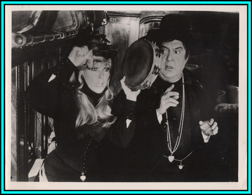 KIM NOVAK & ZERO MOSTEL in "The Great Bank Robbery" - Original Photo 1969